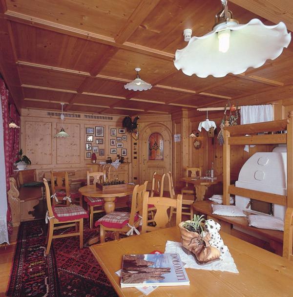 Hotel Garni Soreie Pozza di Fassa Eksteriør billede