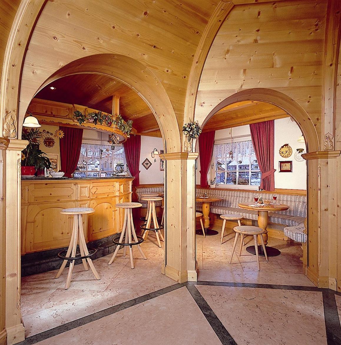 Hotel Garni Soreie Pozza di Fassa Eksteriør billede