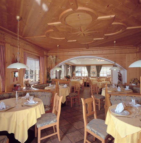 Hotel Garni Soreie Pozza di Fassa Eksteriør billede