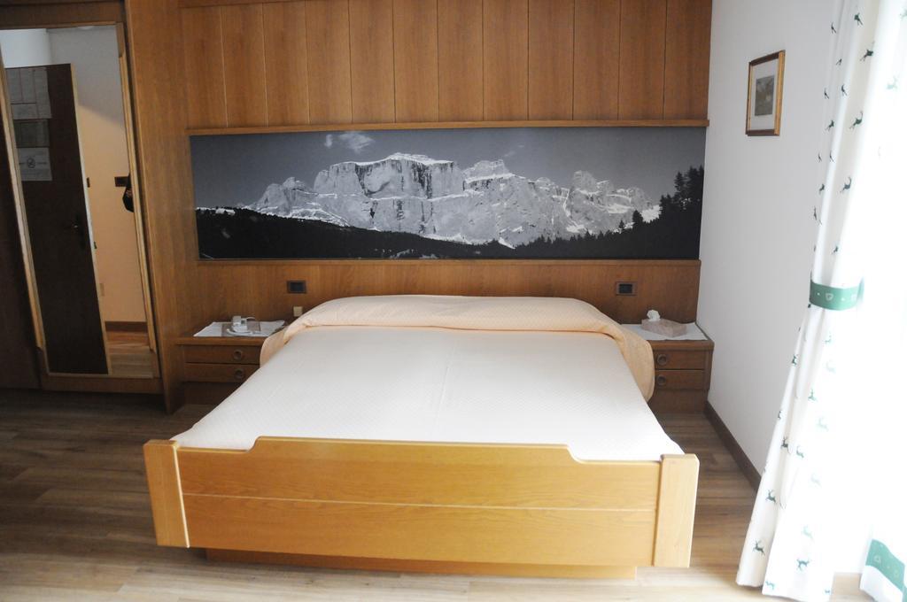 Hotel Garni Soreie Pozza di Fassa Eksteriør billede