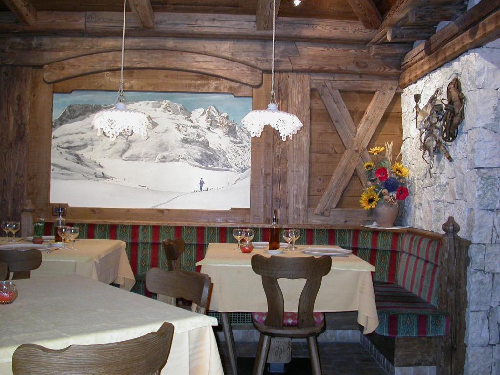 Hotel Garni Soreie Pozza di Fassa Eksteriør billede