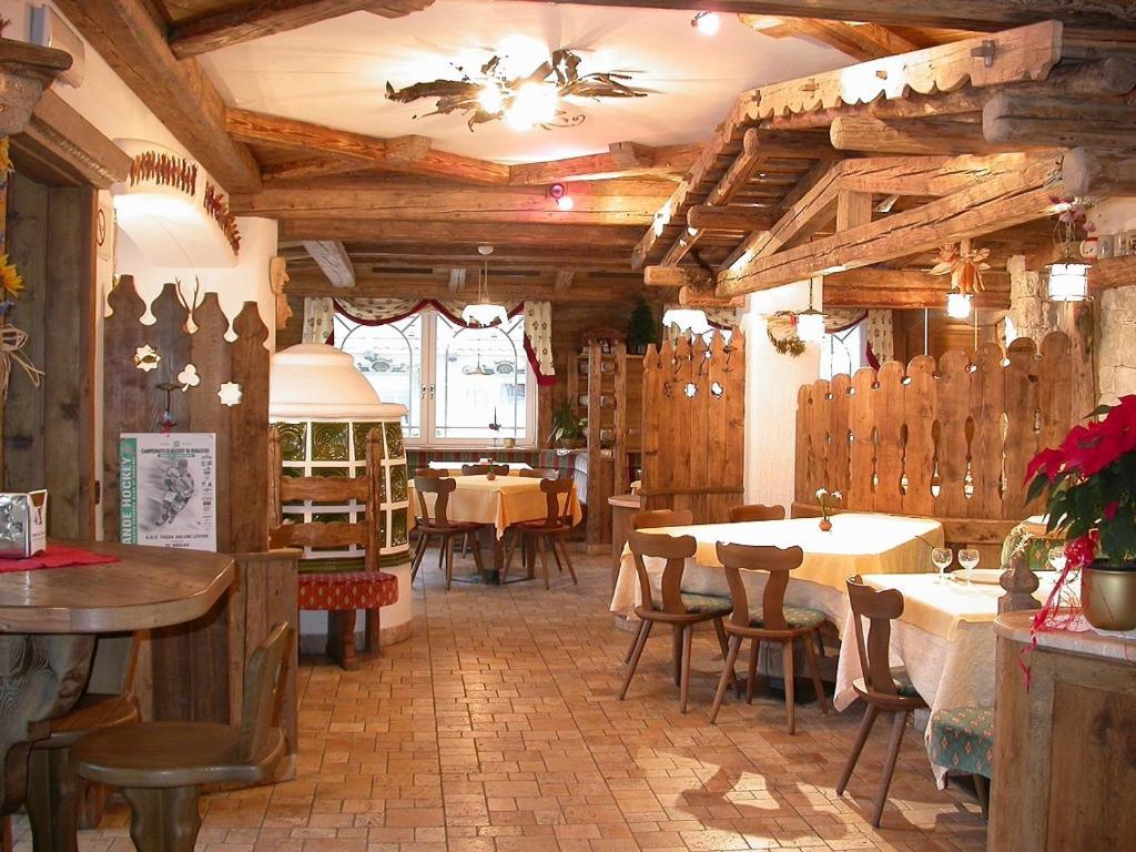 Hotel Garni Soreie Pozza di Fassa Eksteriør billede