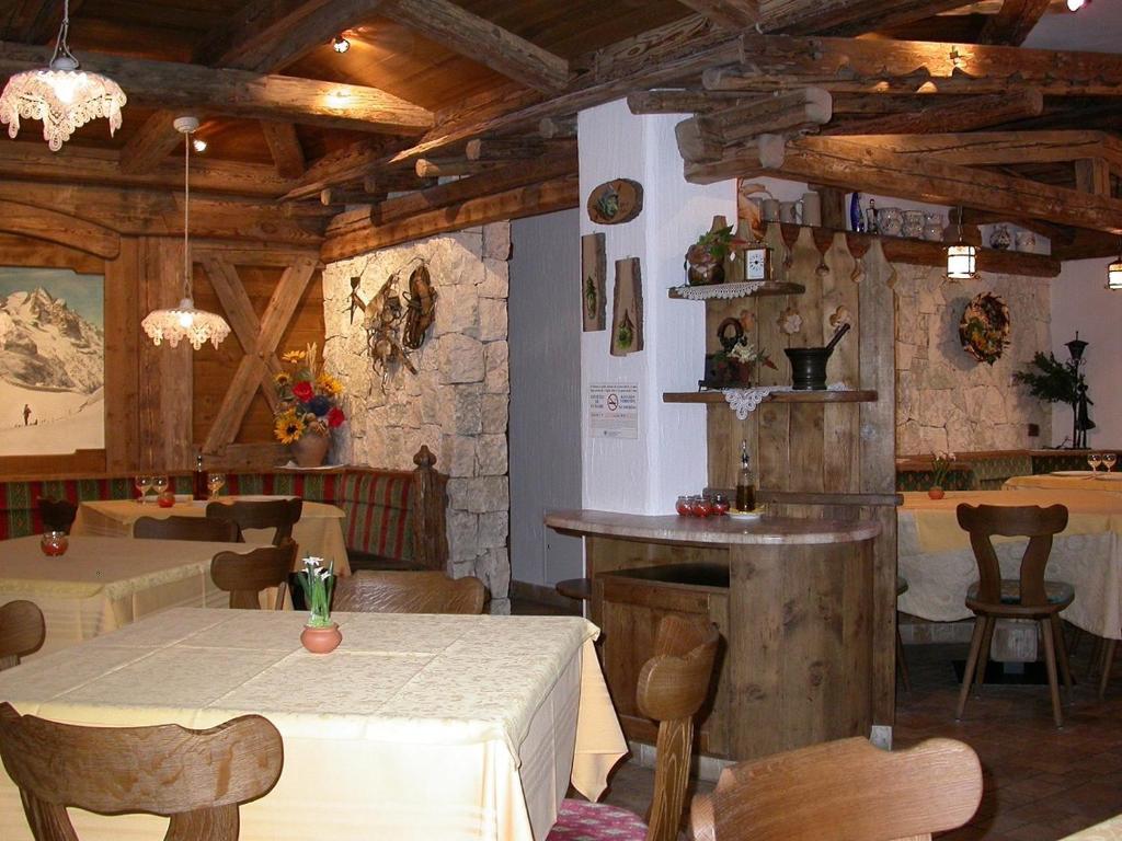 Hotel Garni Soreie Pozza di Fassa Eksteriør billede