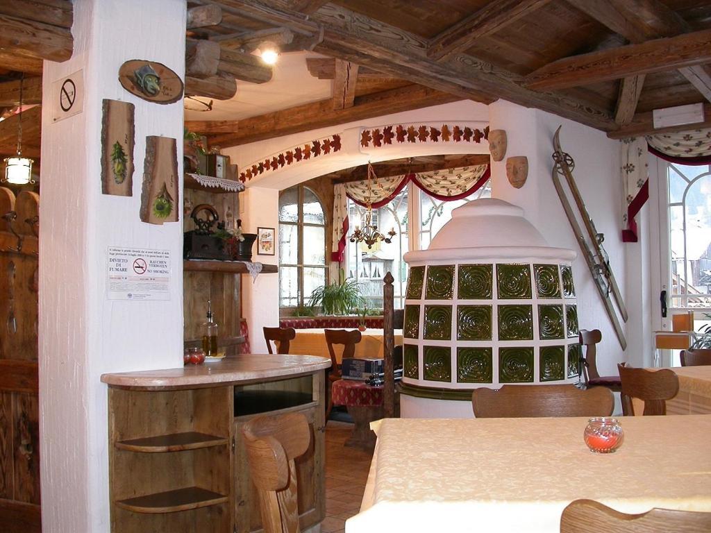 Hotel Garni Soreie Pozza di Fassa Eksteriør billede