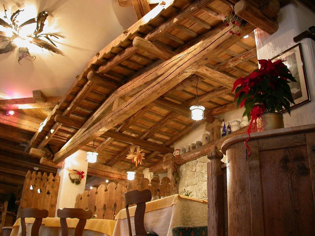 Hotel Garni Soreie Pozza di Fassa Eksteriør billede
