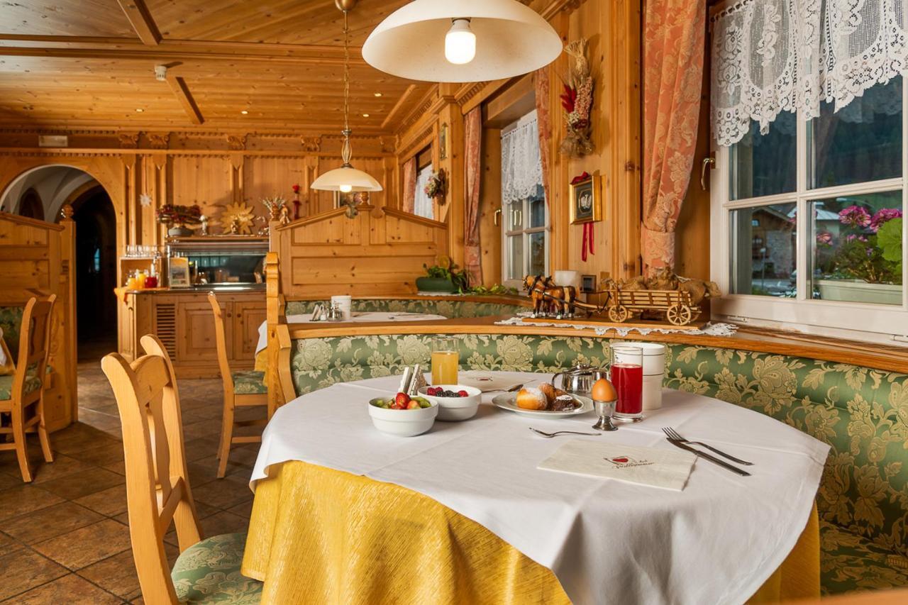 Hotel Garni Soreie Pozza di Fassa Eksteriør billede